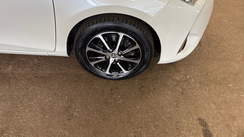 Toyota Yaris 1.5 Hybrid Icon Tech 5dr CVT Hybrid Hatchback